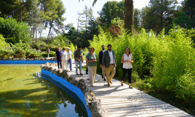 El presidente López Miras gira visita a un remodelado jardín Botánico en La Estacada