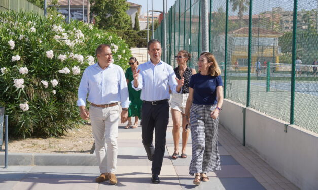 El consejero Marcos Ortuño da el visto bueno a las obras del Plan de Obras y Servicios recién finalizado