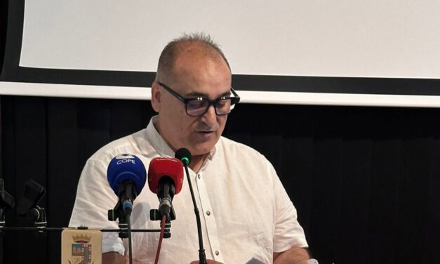 Antonio Munuera: “Estas páginas recogen una parte de nuestra historia, y se convierten en el faro de las fiestas”