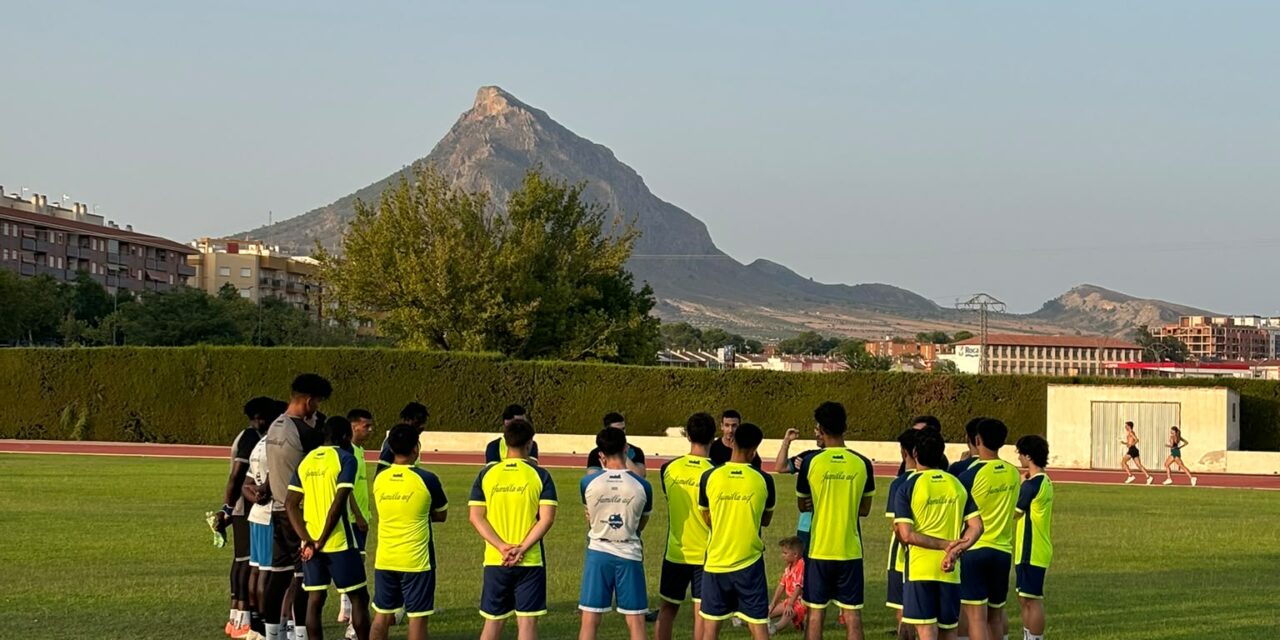 El Jumilla ACF vuelve al trabajo con un equipo muy renovado