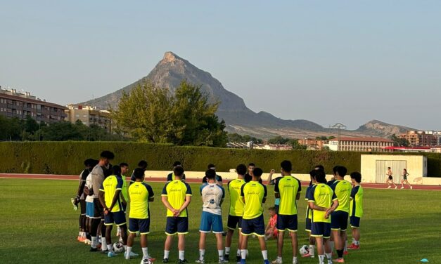 El Jumilla ACF vuelve al trabajo con un equipo muy renovado