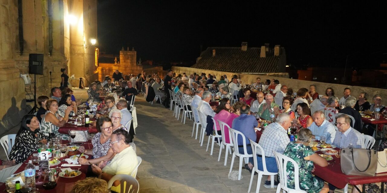 La iglesia de Santiago celebra este sábado una gran cena solidaria para la restauración del templo