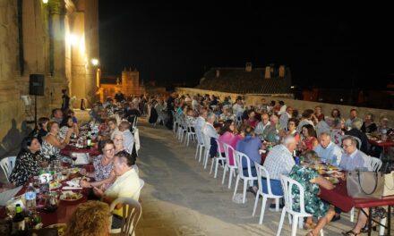 La iglesia de Santiago celebra este sábado una gran cena solidaria para la restauración del templo