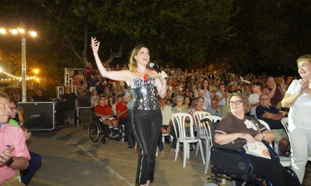 Cristina Ramos y la AJAM pusieron en pie al público que abarrotó la Glorieta