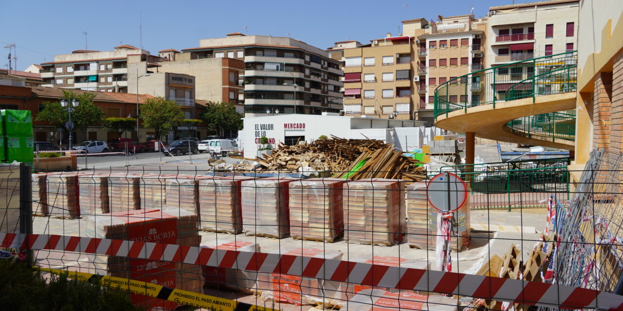 Los comerciantes del mercado “indignados” no confían en que las obras vayan a terminar
