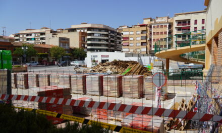Los comerciantes del mercado “indignados” no confían en que las obras vayan a terminar