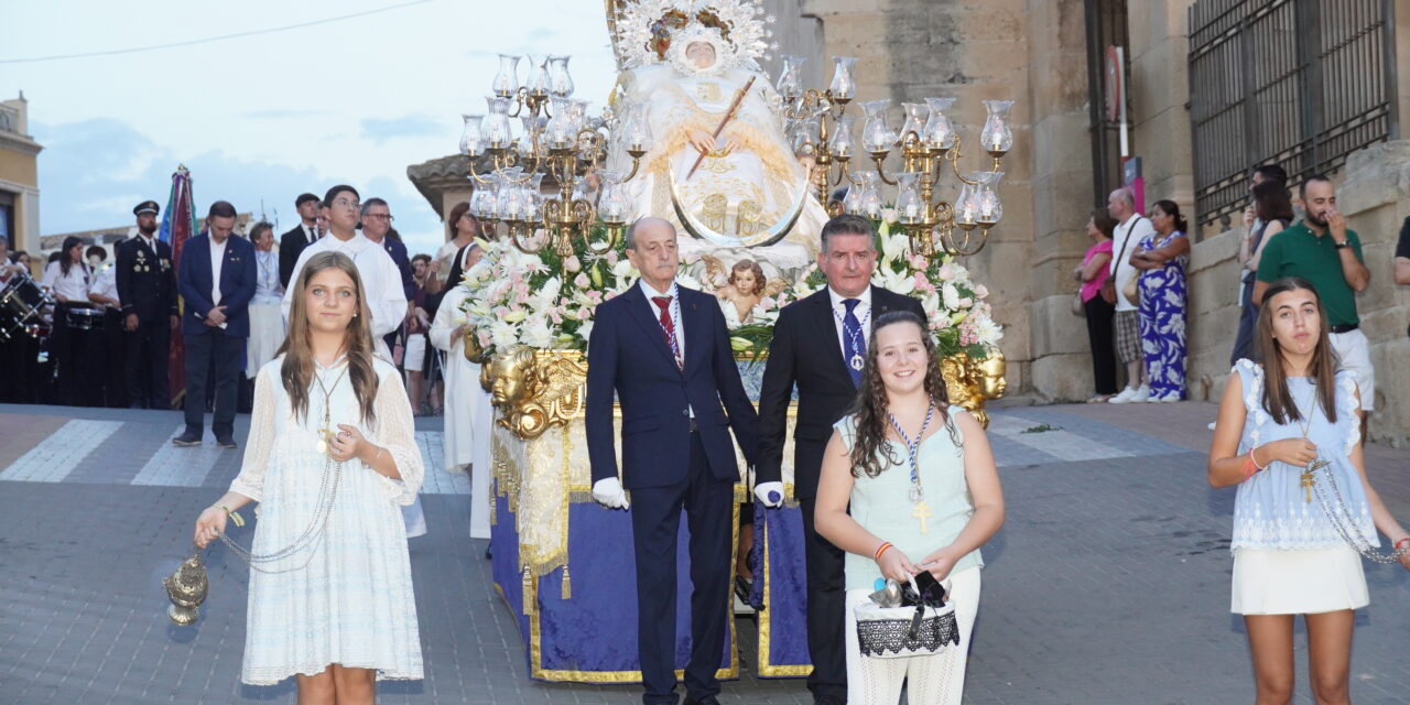 Salvas, campanas y flores en honor a la Virgen de la Asunción
