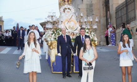 Salvas, campanas y flores en honor a la Virgen de la Asunción