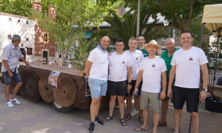 Los motivos de las carrozas de la Cabalgata Tradicional se expusieron en el Paseo