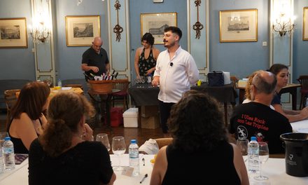 DescorchArte llenó el Casino de palabras y vino, en el taller de escritura creativa de La Púa