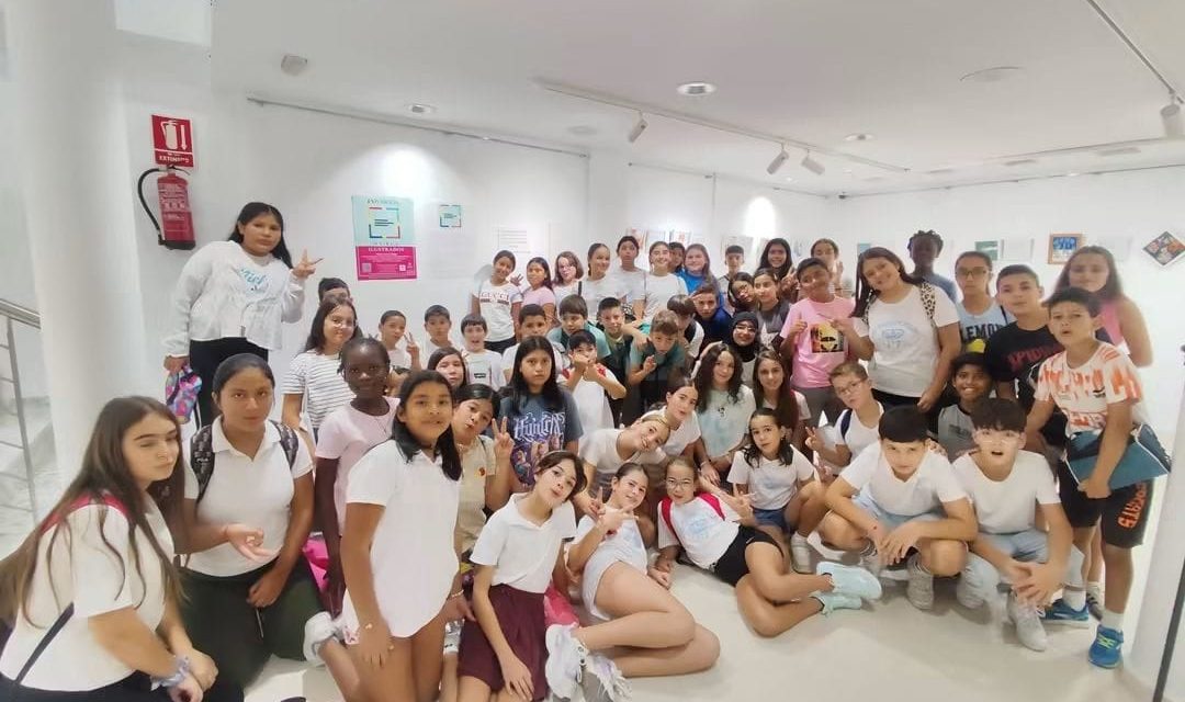 Varios centros educativos visitan la exposición Haikus ilustrados