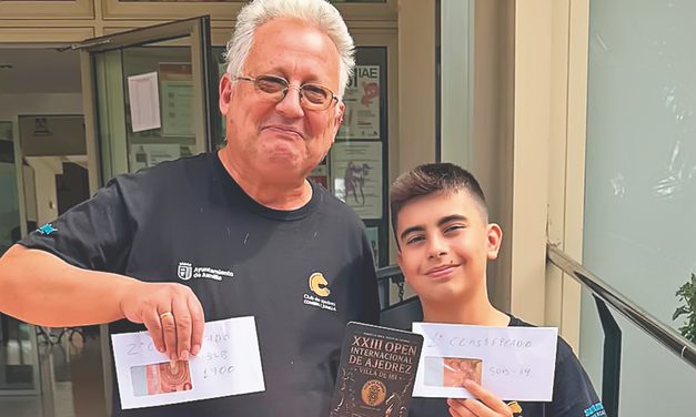 Jorge Gómez y Juan Manuel Vicente logran premio en el Open Internacional de Ibi de ajedrez
