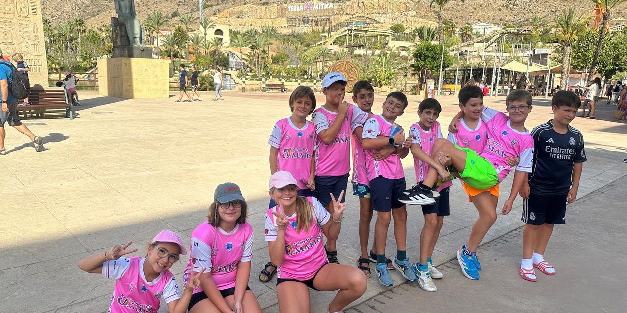 Los ganadores de la Liga Escolar de Balonmano disfrutan de Terra Mítica