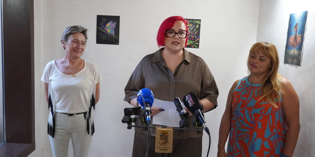 La Casa del Artesano expone las obras de Iris Marín Moreno, “Mi caos a todo color”