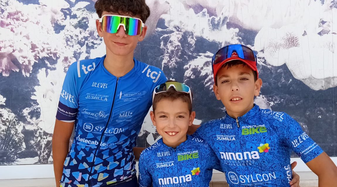 Triple representación de la Escuela Ciclismo en El Mirador