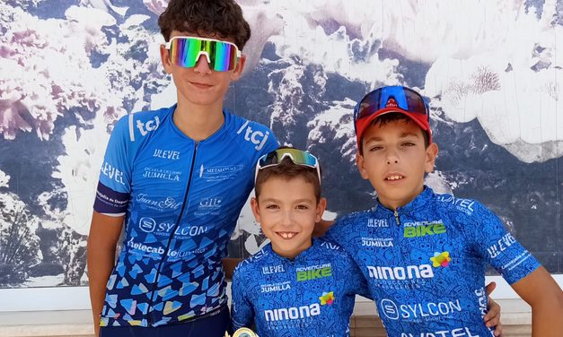 Triple representación de la Escuela Ciclismo en El Mirador
