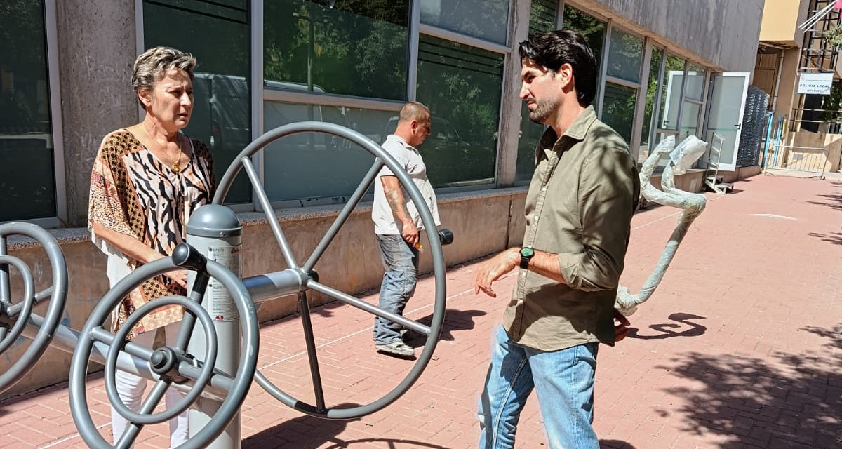 El Ayuntamiento instala en nueve jardines y zonas verdes 25 nuevos juegos para gimnasia biosaludable