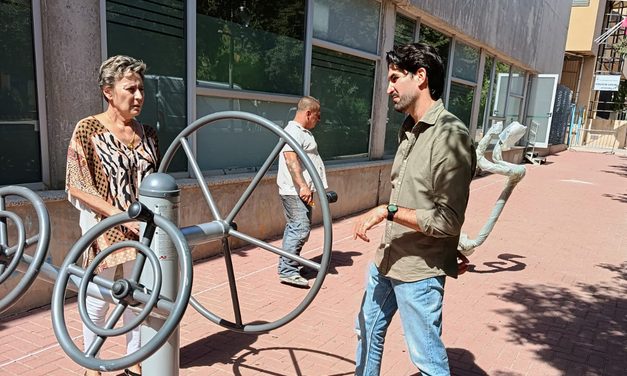 El Ayuntamiento instala en nueve jardines y zonas verdes 25 nuevos juegos para gimnasia biosaludable