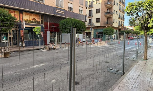 Comienzan las obras para mejorar la evacuación de las aguas de lluvia en avenida Reyes Católicos