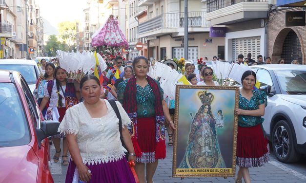 La Virgen del Cisne llena Jumilla de fe, color y de tradición ecuatoriana