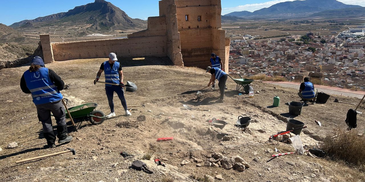 Unas excavaciones buscan conocer la forma de vida en la medina del Castillo entre los siglos XI y XV