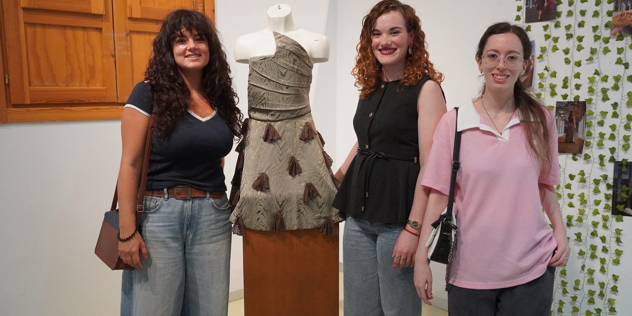 La joven Laura González expone su colección ‘Lagaré’ con diseños inspirados en Jumilla y la tierra