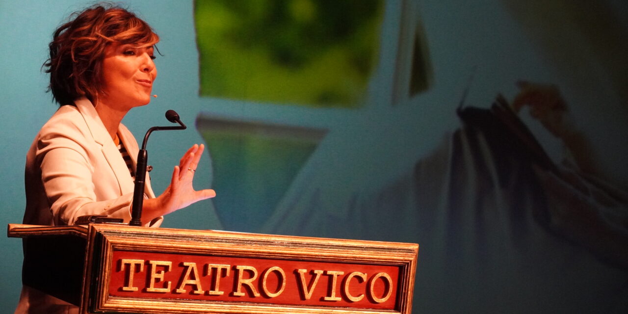 Sonsoles Ónega presenta en el Teatro Vico “Llevará tu nombre”, y repasa su trayectoria literaria