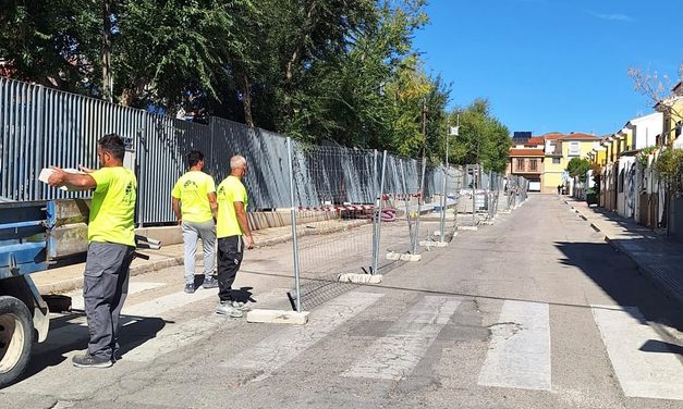 El Ayuntamiento arregla las aceras del entorno del colegio Miguel Hernández