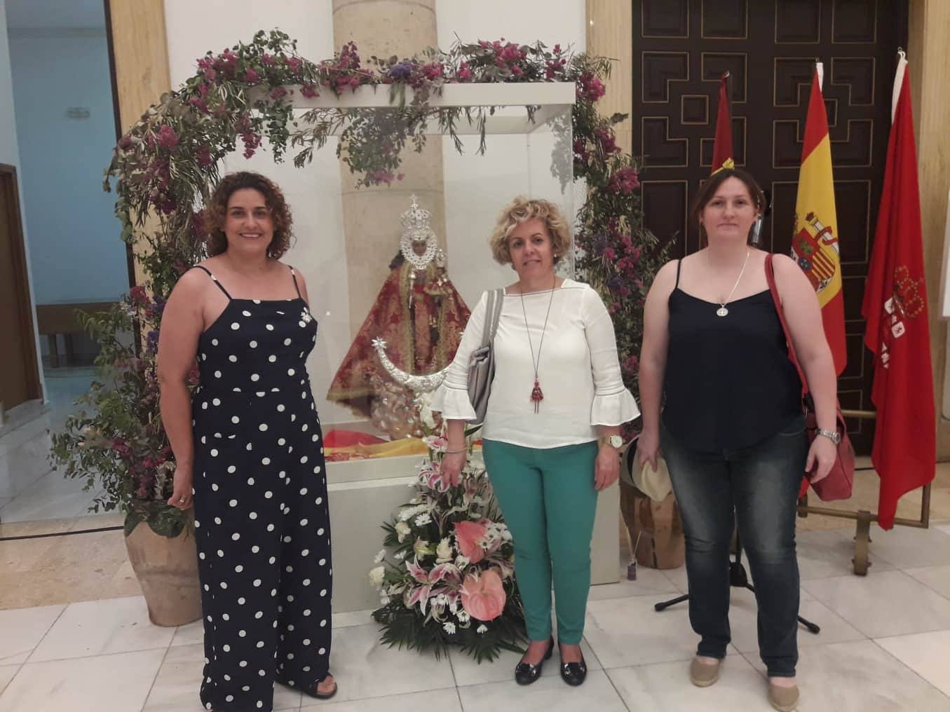 La Hermandad de la Virgen de la Soledad participó en Murcia en “Una puntada por la paz”
