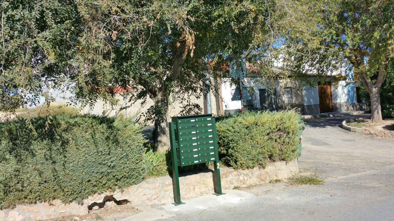 El Ayuntamiento ha instalado grupos de buzones para correspondencia en varias pedanías