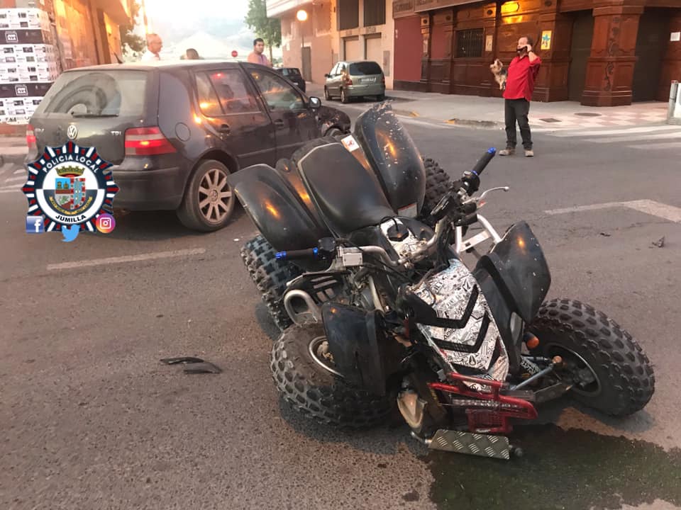 Esta mañana ha tenido lugar un accidente en avenida de Reyes Católicos donde ha resultado herido el conductor de un quad.