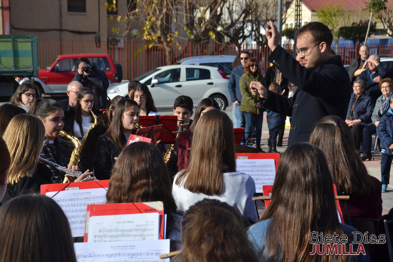 Los niños decoran la Navidad junto a la red de asociaciones de vecinos de Jumilla