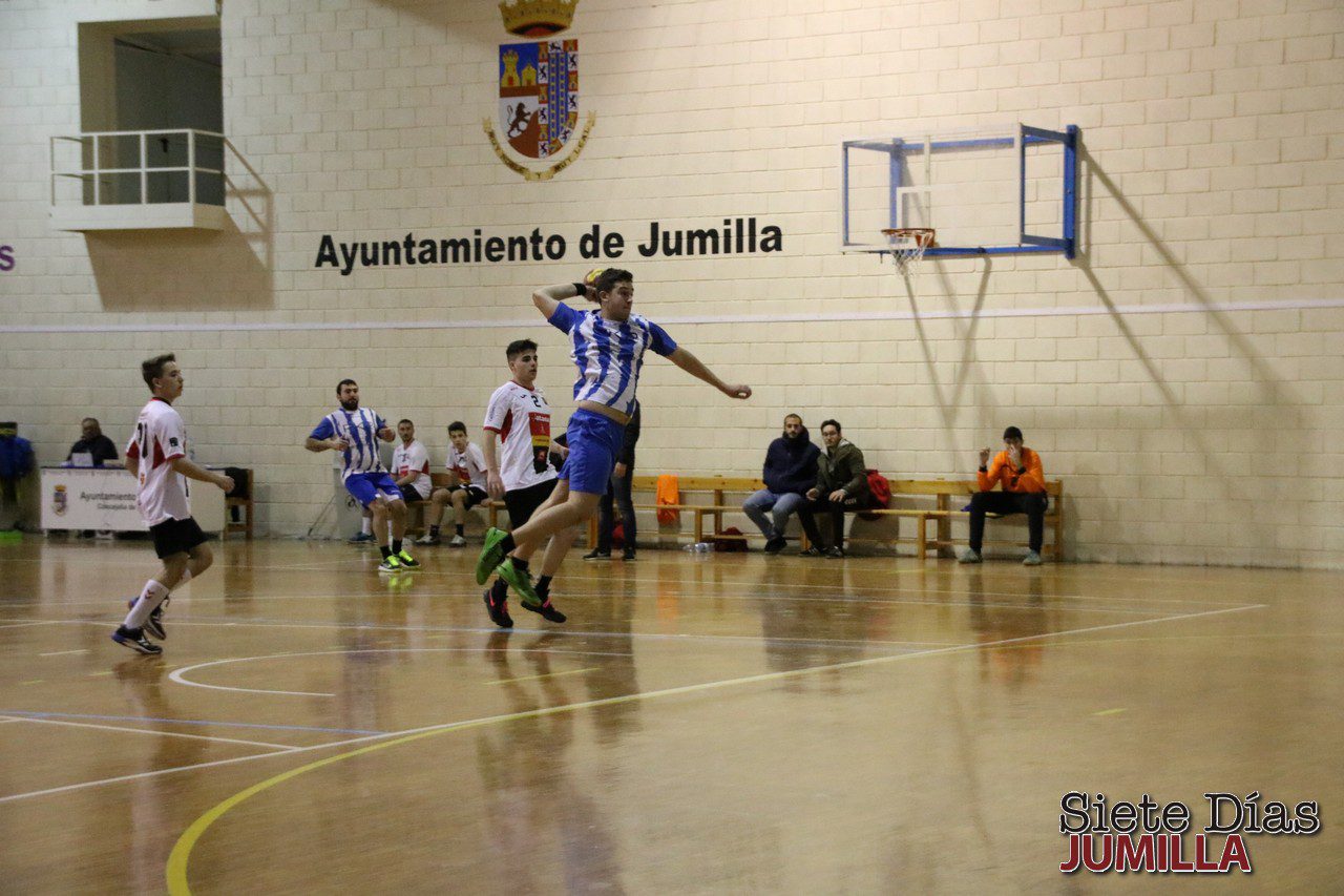 El Club Balonmano Jumilla reacciona a tiempo ante el San Lorenzo