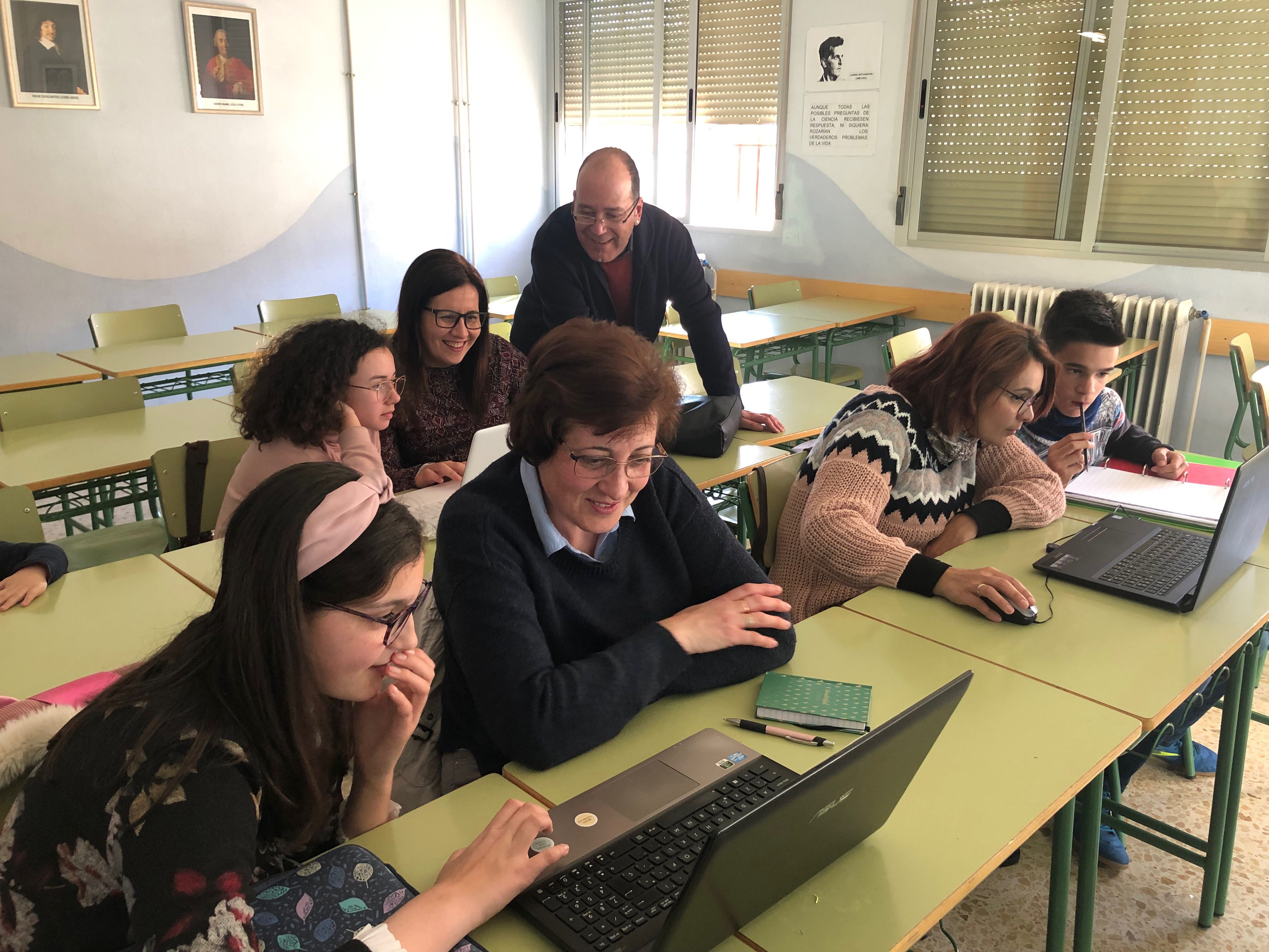 Padres y alumnos del IES Infanta Elena participan en el Taller Competencia Digital