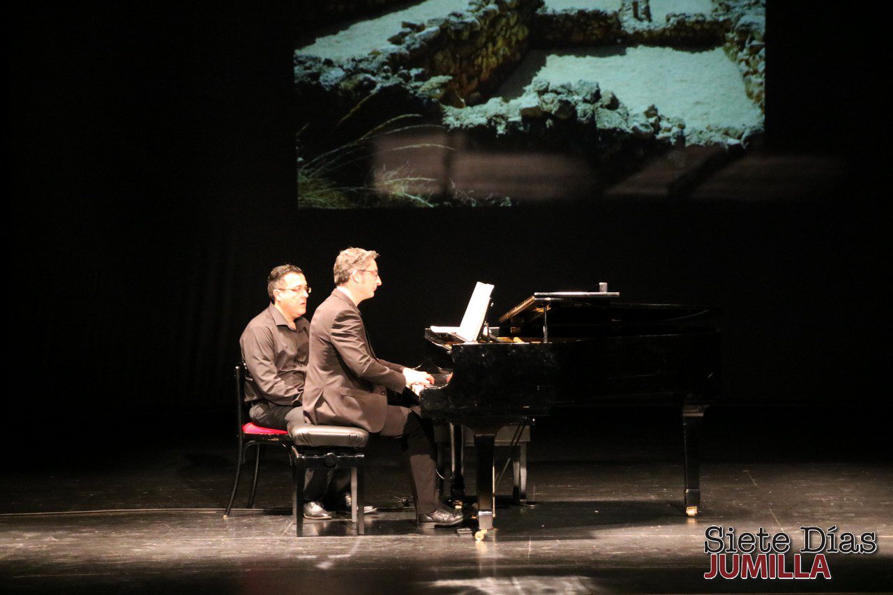 Valero y Rodríguez deleitaron al Teatro Vico con piezas de Julián Santos e Isaac Albéniz