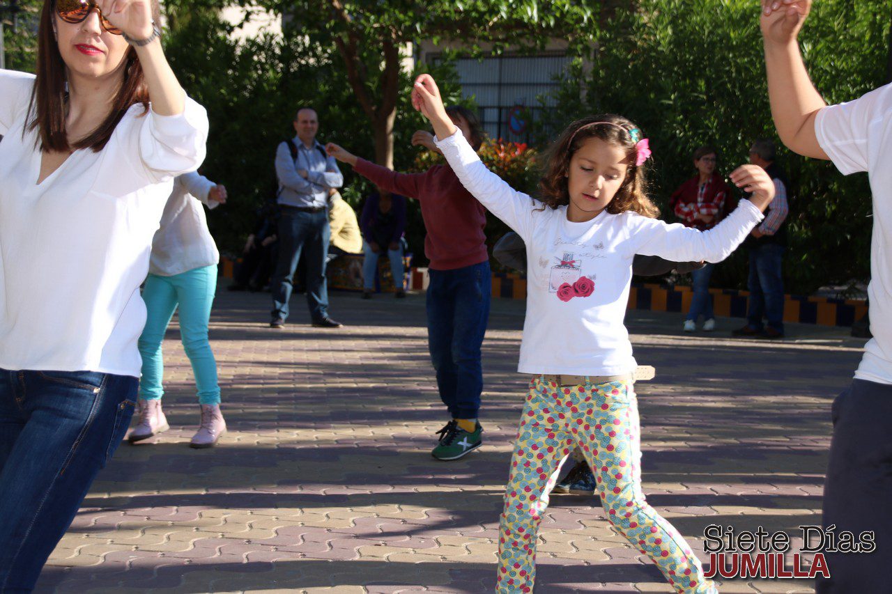 ‘Coros’ celebra el Día de la Danza enseñando a bailar “Las zapatillas”