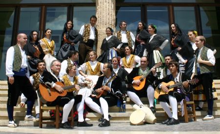 El Grupo de Coros y Danzas celebra su 75 aniversario con una  exposición de FACYDE