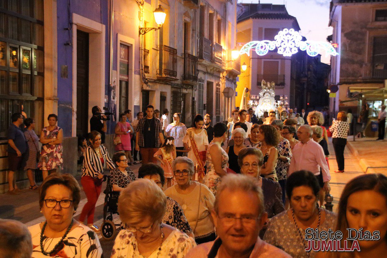 Cientos de devotos arropan a la Virgen de la Asunción en su regreso a San Agustín
