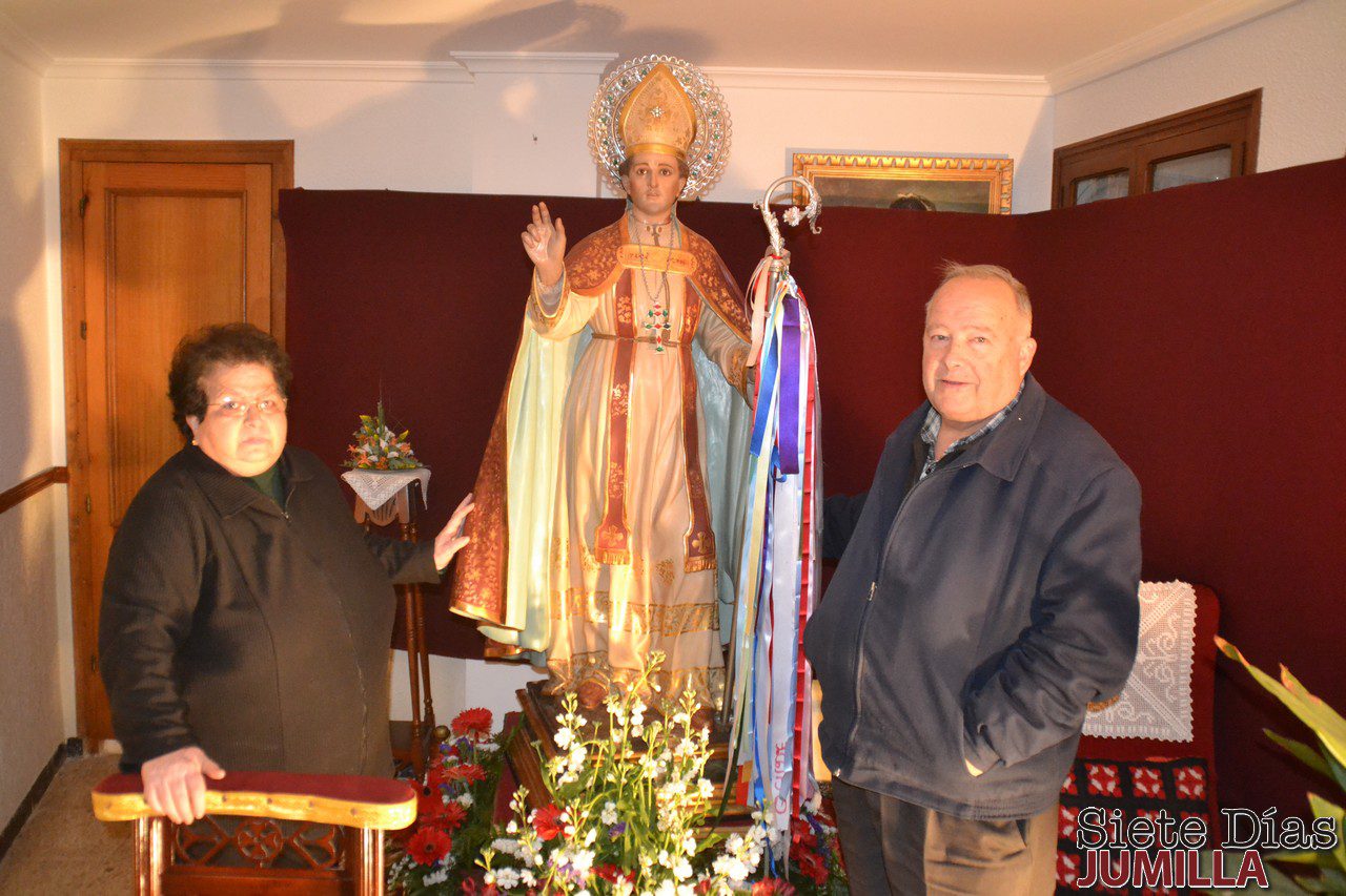 La AA.VV. Casco Antiguo celebra una misa por los difuntos de su asociación