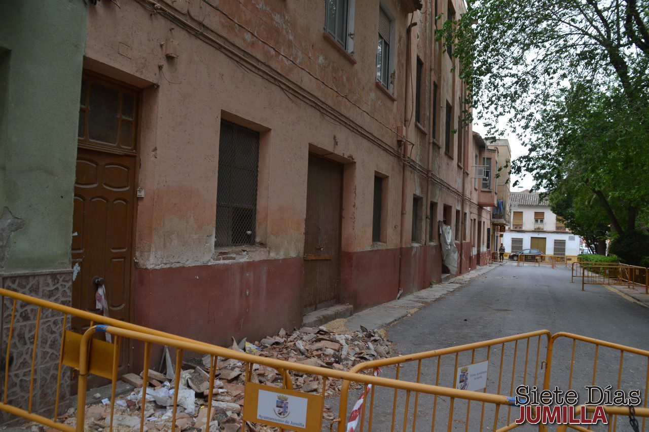 Un edificio abandonado enfrenta a vecinos de San Juan y el Consistorio