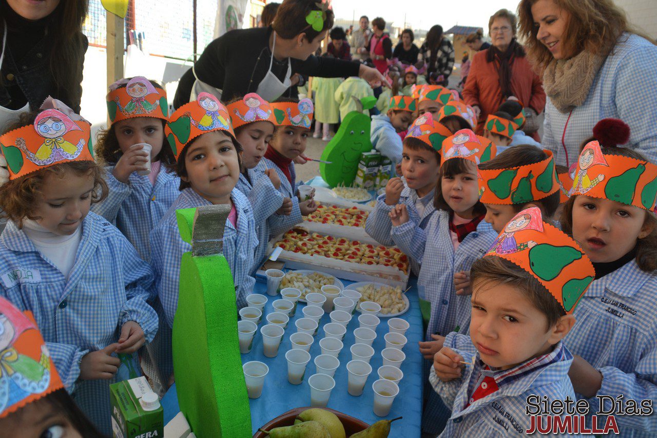 Postres, fruta y zumos acompañaron a las castañas en la fiesta más dulce del Sanfran