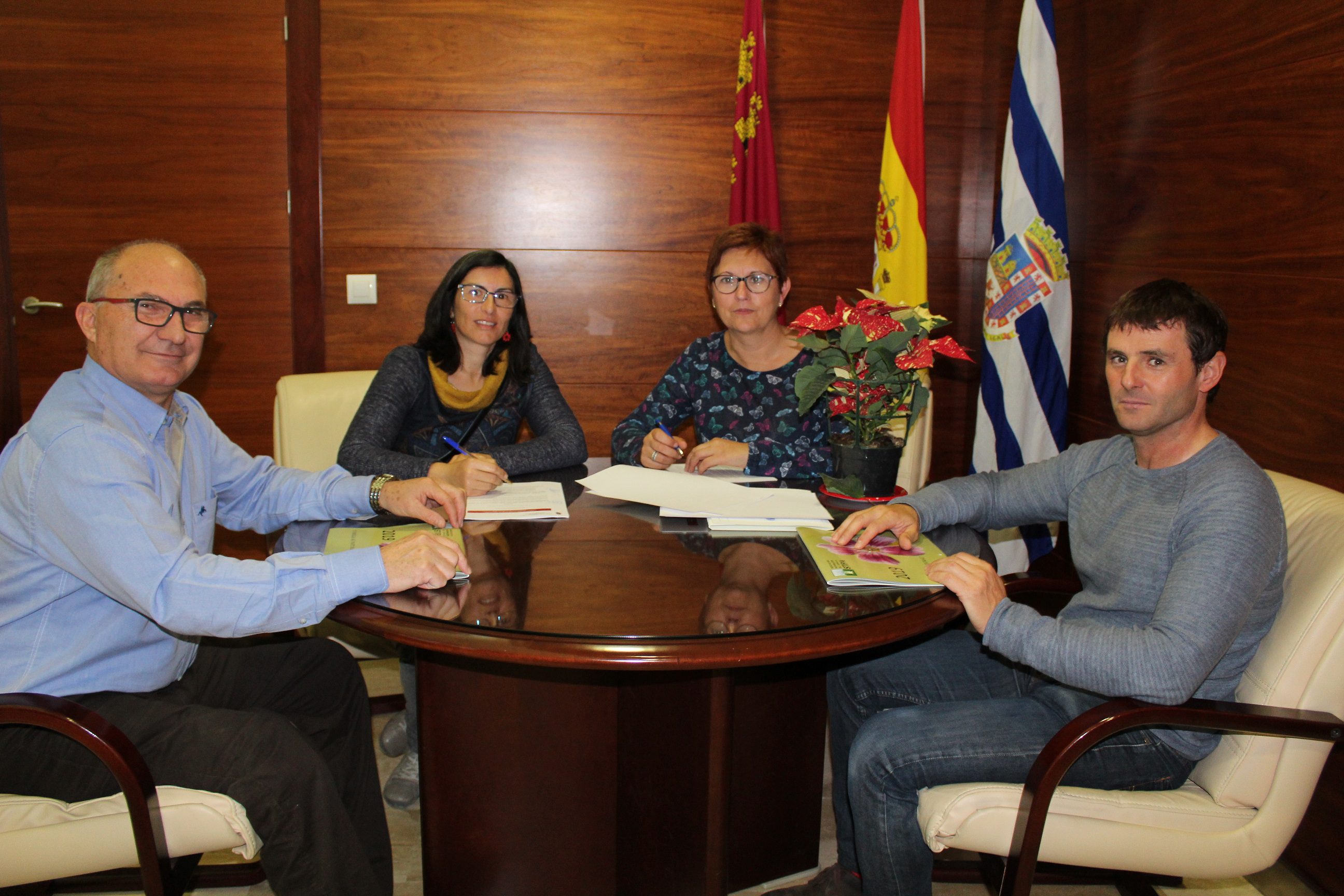 Firmados los convenios con las asociaciones medioambientales Stipa y Grupo Hinneni