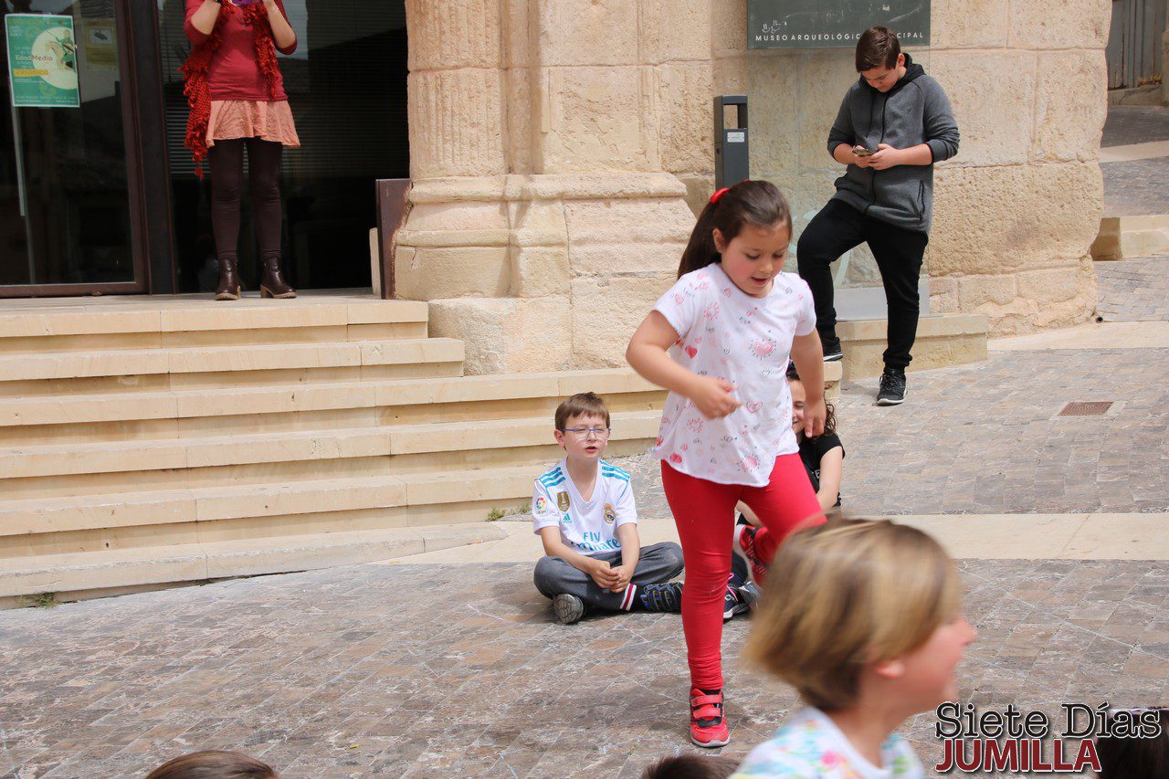 Los pequeños aprenden juegos tradicionales de nuestros antepasados, gracias a una actividad desarrollada en el Museo