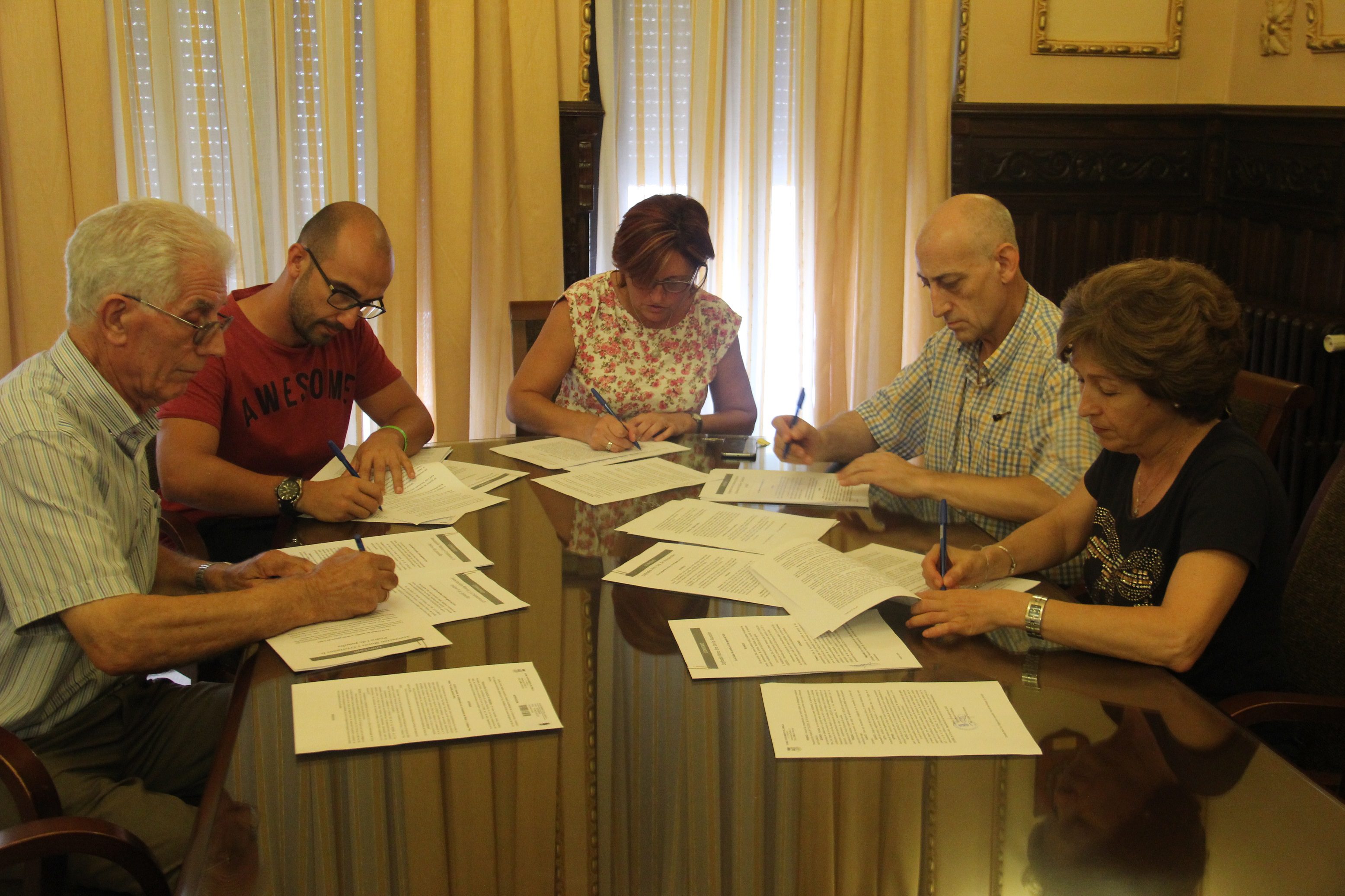 Firmados los convenios de colaboración entre Ayuntamiento y colectivos festeros