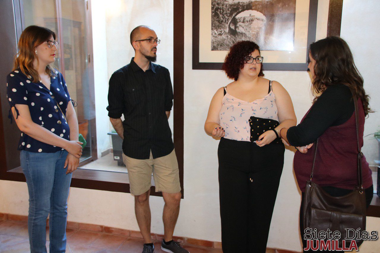 Laura Abellán expone una muestra con sus trabajos sobre el cuerpo humano en la Casa del Artesano