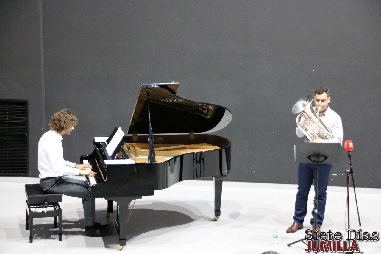 El bombardino David Abellán y el pianista Ángel López ofrecieron un recital en el auditorio