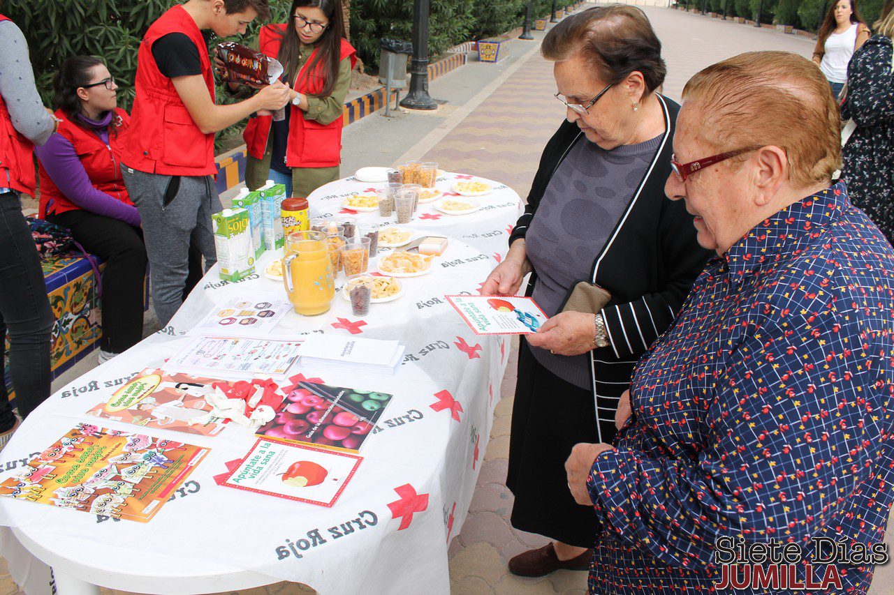 Cruz Roja Juventud mostró a los jumillanos cómo se debe desayunar saludable