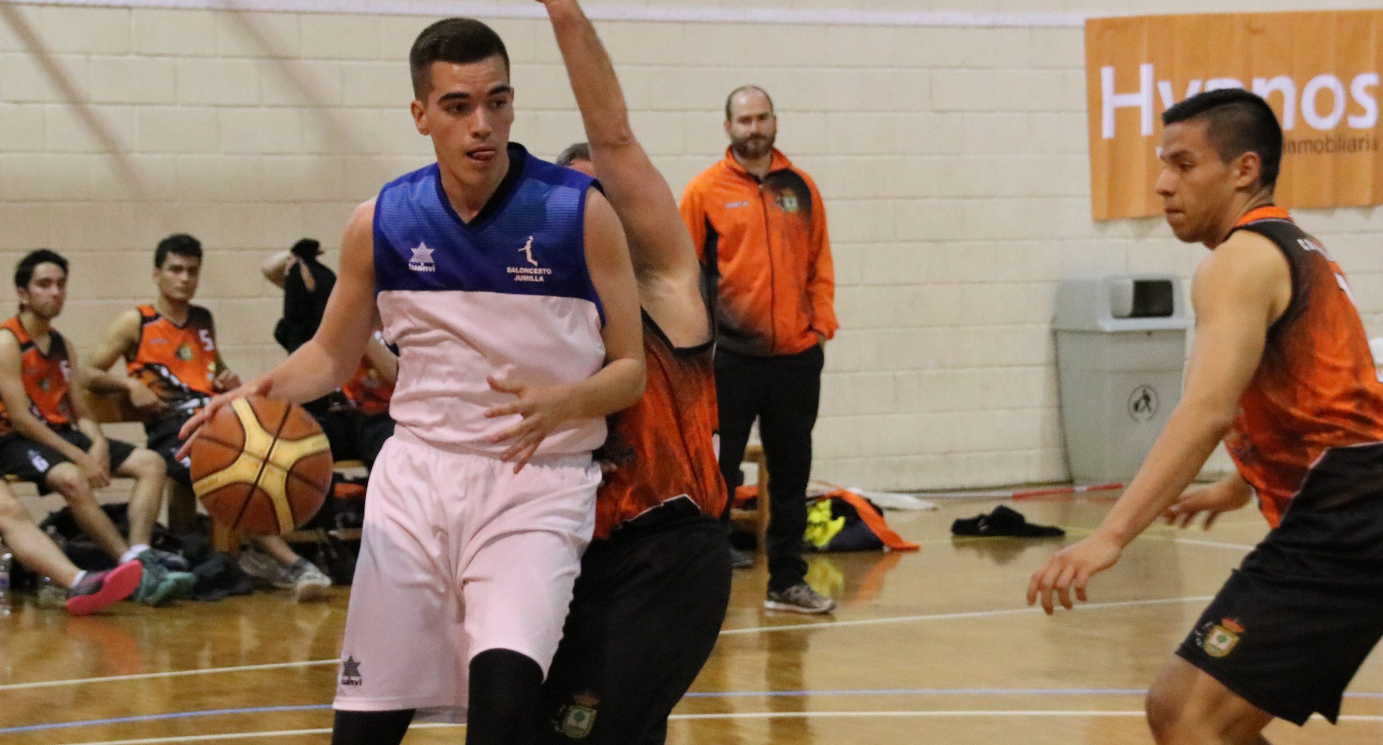 El Club Baloncesto Jumilla pone un pie en semifinales (72-46)