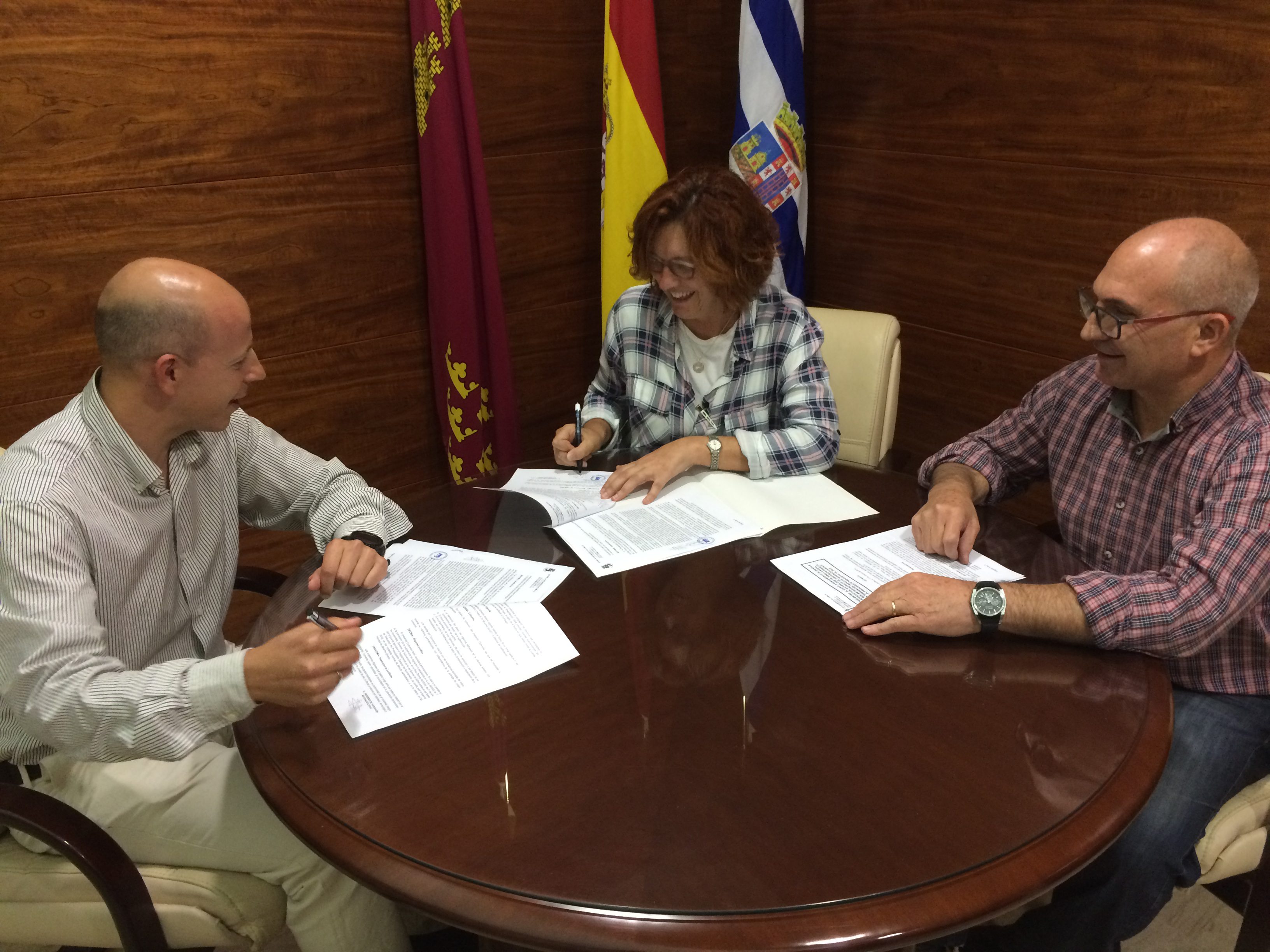 El Ayuntamiento y Stipa firman el convenio por el que reciben una subvención de 2.000 euros