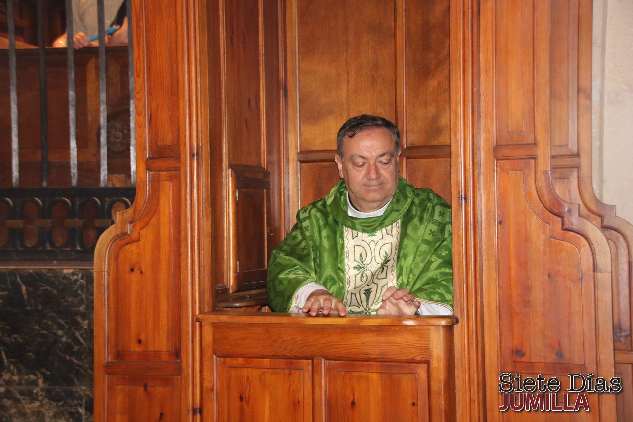 El nuevo párroco de Santiago pretende restaurar el órgano